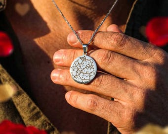 Collier carte des étoiles personnalisé en or 18 carats - Cadeaux gravés carte des étoiles du ciel nocturne pour lui | Night We Met Gift BF Anniversary où tout a commencé sur la carte