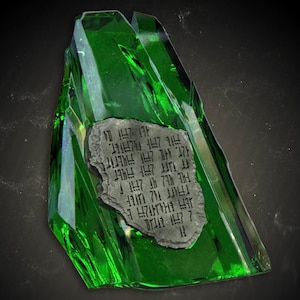Mandalorian Stone Tablet [Mandalore Crystal with Tablet] from The Mandalorian Season 3