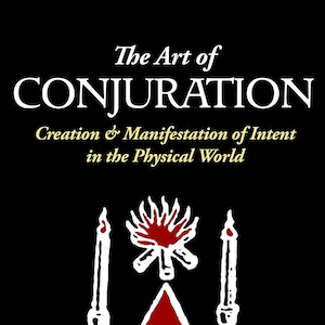 Puede incluir: Portada de libro con un título blanco "The Art of Conjuration" y un subtítulo "Creation & Manifestation of Intent in the Physical World". La portada presenta un triángulo rojo con un contorno blanco, dos velas blancas y un símbolo de llama estilizado rojo y blanco.