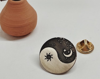 Yin Yang 4 * handmade pin/Pin Badge/Lapel Pin/ Unisex Gift/Pin Jewelry *