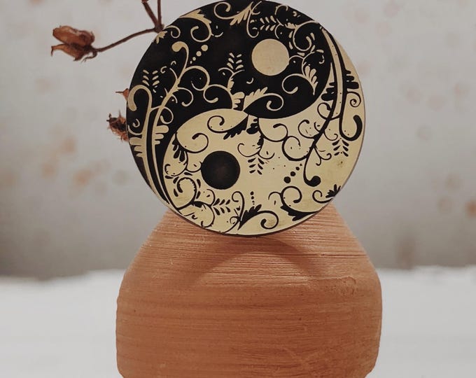 Yin Yang 1 pin