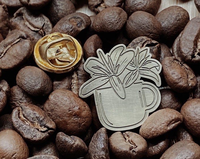 Floral mug pin