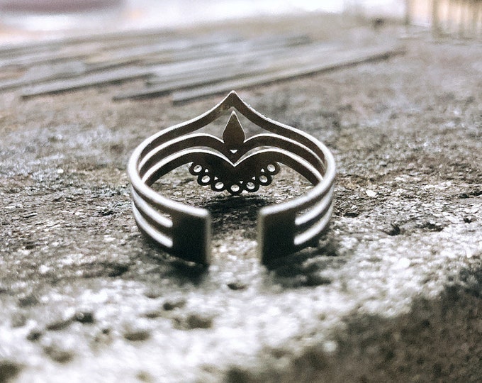 Roman adjustable silver ring