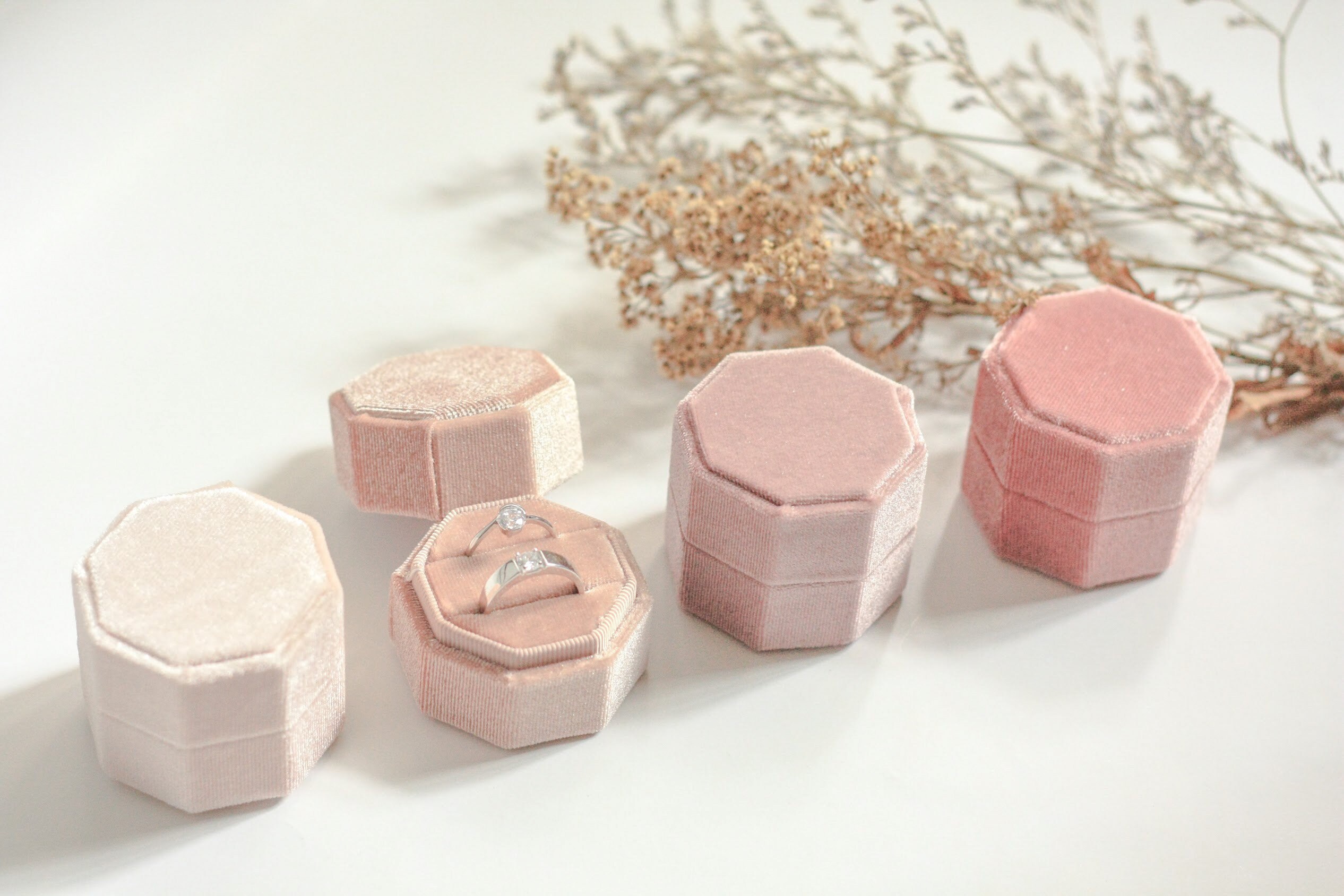 Flash sale Double or single Velvet ring box // vintage wedding / enga…
