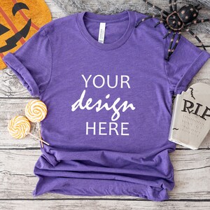 Fioletowa koszula Triblend Bella Canvas Mockup 3413 Makieta koszulki jesiennej Makieta Halloween Mock-up Jesienna koszulka z dynią Makieta JPG Pobieranie cyfrowe