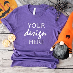 Fioletowa koszula Triblend Bella Canvas Mockup 3413 Makieta koszulki jesiennej Makieta Halloween Mock-up Jesienna koszulka z dynią Makieta JPG Pobieranie cyfrowe