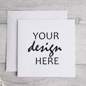 Maqueta de tarjeta de felicitación cuadrada con sobre blanco, maqueta de tarjeta de agradecimiento para boda navideña rústica, foto de estilo de vida, descarga instantánea en formato Jpeg