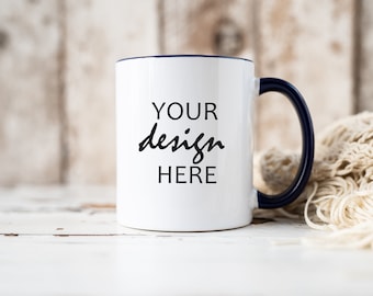 Puede incluir: Taza de cerámica blanca con borde y asa azules. La taza tiene el texto "YOUR design HERE" impreso en la parte delantera.
