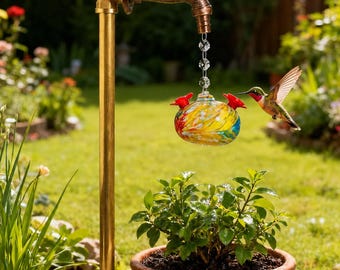 Benutzerdefinierte Crystal Droplet Kupfer Kolibri Feeder Garten Stake Kunst Metall Spigot Skulptur Glas Dekor