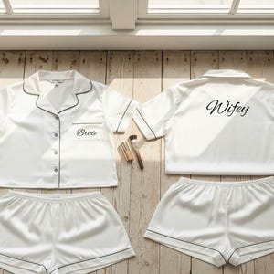 White Bridal pjsPersonalized Pajamas Set, Embroidered Women Pajamas, Satin Pjs, Monogram Pajamas, Bridesmaid ProposalGifts,BridalShowerGifts
