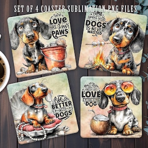 Può includere: Set di quattro sottobicchieri quadrati con illustrazioni di cani bassotti. Ogni sottobicchiere presenta un design diverso con testo: "Il vero amore ha le tue zampe", "Il tempo trascorso con i cani non è mai sprecato", "La vita è migliore con i cani", e "Tutto ciò di cui hai bisogno è amore e un cane."