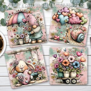 Könnte beinhalten: Set aus vier quadratischen Untersetzern mit Aquarellillustrationen. Designs umfassen einen Zwerg mit Regenschirm, eine Schnecke unter einer herzförmigen Wolke, ein Kaninchen auf einer Schaukel und eine Schubkarre mit Blumen. Der Text "SET OF 4 COASTER SUBLIMATION PNG FILES" steht oben.