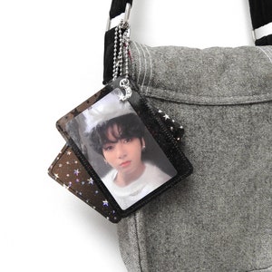 Porte-clés noir avec porte-cartes photo - Porte-clés avec étoile holographique en gelée BTS - Pochette PC Kpop Glitter à chargement par le dessus