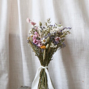 April themed dried flowerbouquet made with daisies, oats, wheat andf more