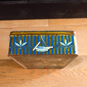 Vintage tin of Rizla cigarette paper image 3