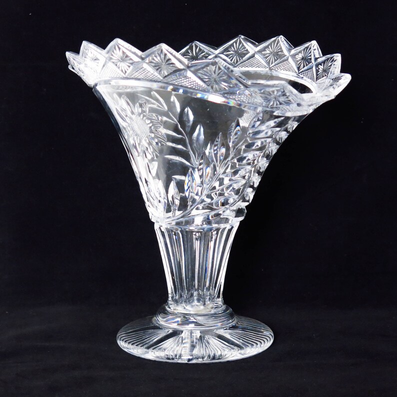 Heavy crystal vase. image 2