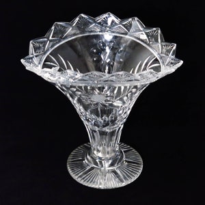 Heavy crystal vase. image 3