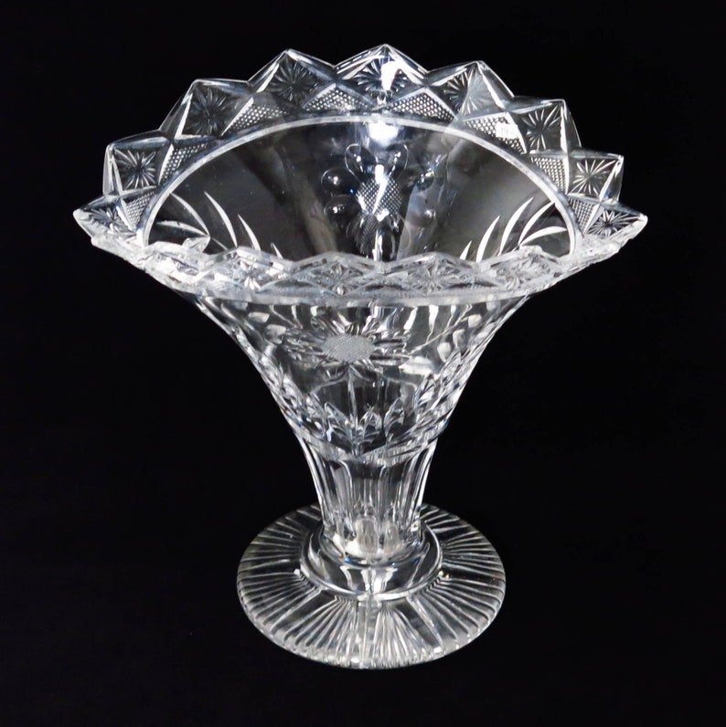 Heavy crystal vase. image 3