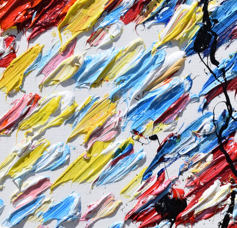 Pu&ograve; includere: Dipinto astratto con pennellate spesse e testurizzate in tonalit&agrave; di rosso, giallo, blu, bianco e nero. La vernice &egrave; applicata in diagonale, creando una composizione dinamica ed energica.