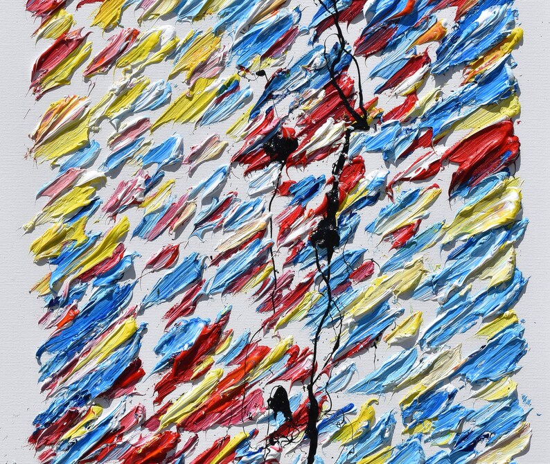 Pu&ograve; includere: Dipinto astratto con pennellate spesse in blu, giallo, rosso e rosa su uno sfondo bianco. Il dipinto presenta una linea nera che corre verticalmente al centro.