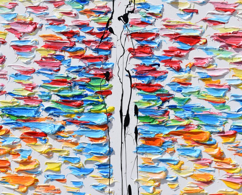 Puede incluir: Pintura abstracta con fondo blanco y pinceladas coloridas en tonos de rojo, azul, amarillo, verde y naranja. Las pinceladas son gruesas y texturizadas, creando una composici&oacute;n din&aacute;mica y en&eacute;rgica.