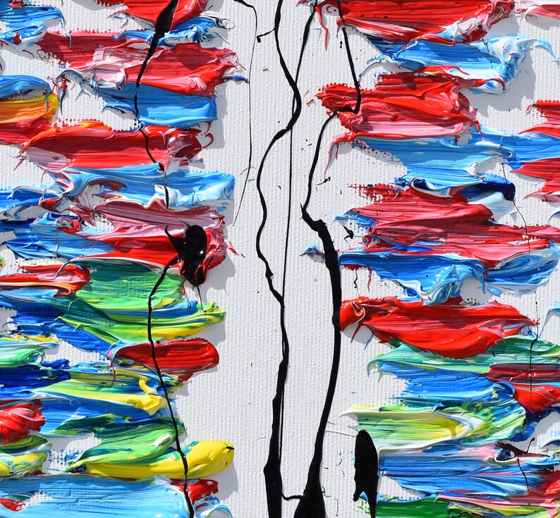 Puede incluir: Pintura abstracta con pinceladas gruesas y coloridas en tonos de rojo, azul, verde y amarillo. El fondo es blanco con l&iacute;neas negras que corren verticalmente.