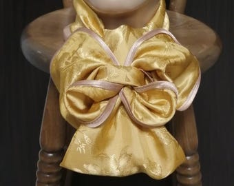 Golden Floral Jacquard Cravat: Men&#39;s Victorian Ascot Neckerchief