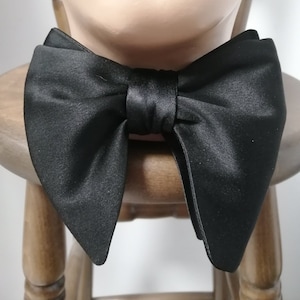 Satynowa muszka motylkowa, krawat Style of Grace, krawat męski, duża muszka motylkowa, formalna muszka w łezki, RoseHeartAccessories