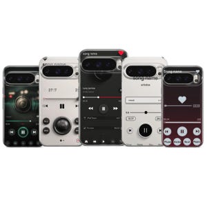 以下が含まれることがあります： 音楽プレーヤーのインターフェースを備えた5つのスマートフォンケース。各ケースは、音量ダイヤル、再生/一時停止ボタン、曲情報など、さまざまなデザインが特徴です。ケースの色は、黒、白、茶色などです。
