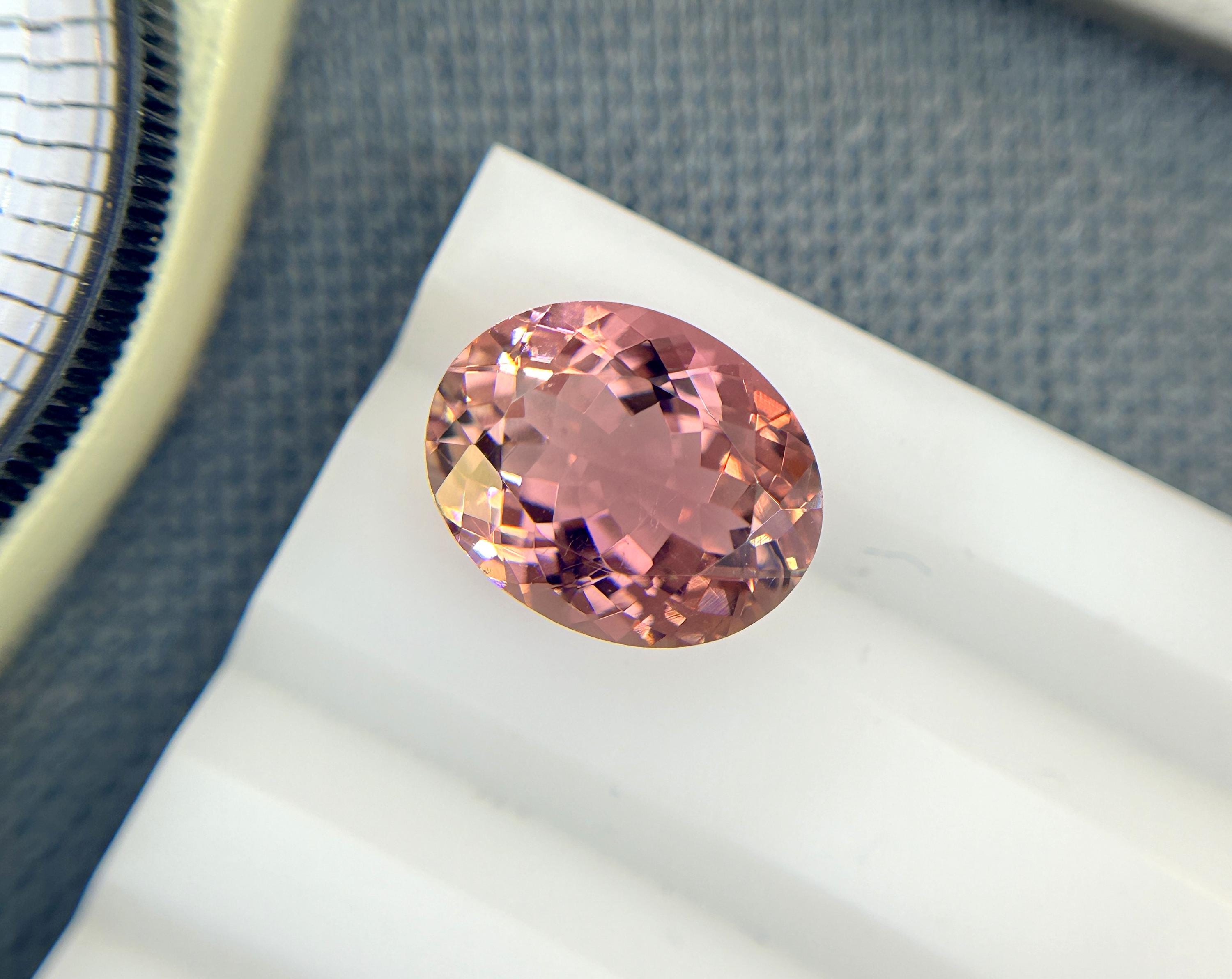 4.94カラット ピンクトルマリン、オーバルカット、12.1x9.7x6.3 mm 