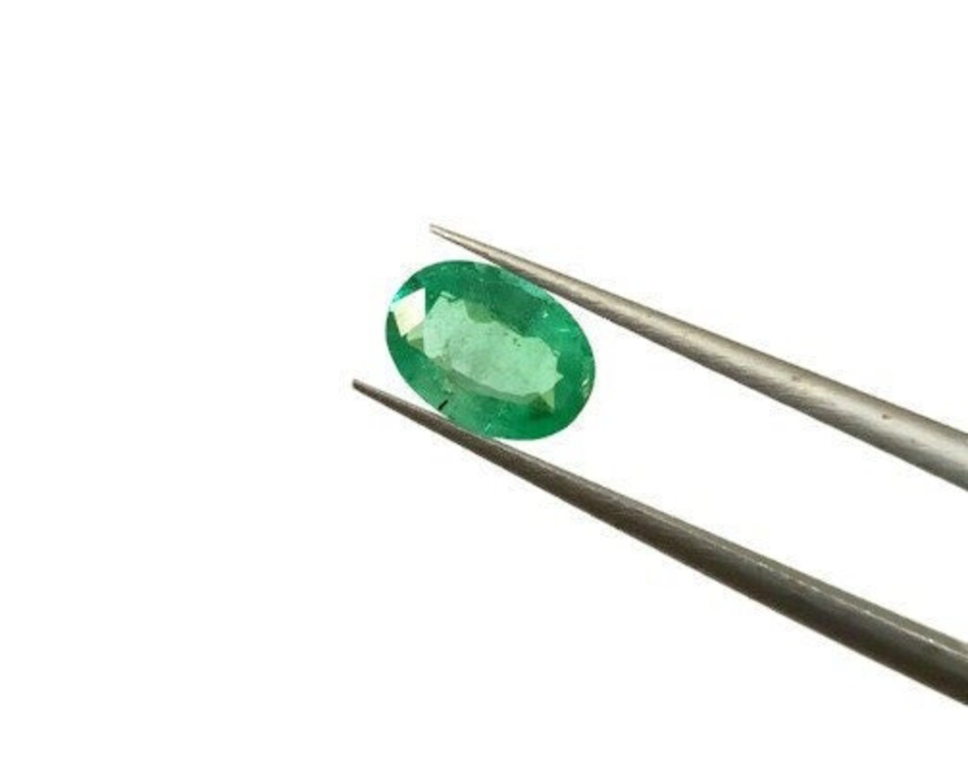 天然エメラルド、ザンビア産エメラルド、7.3x5.3 mm、0.69 cts