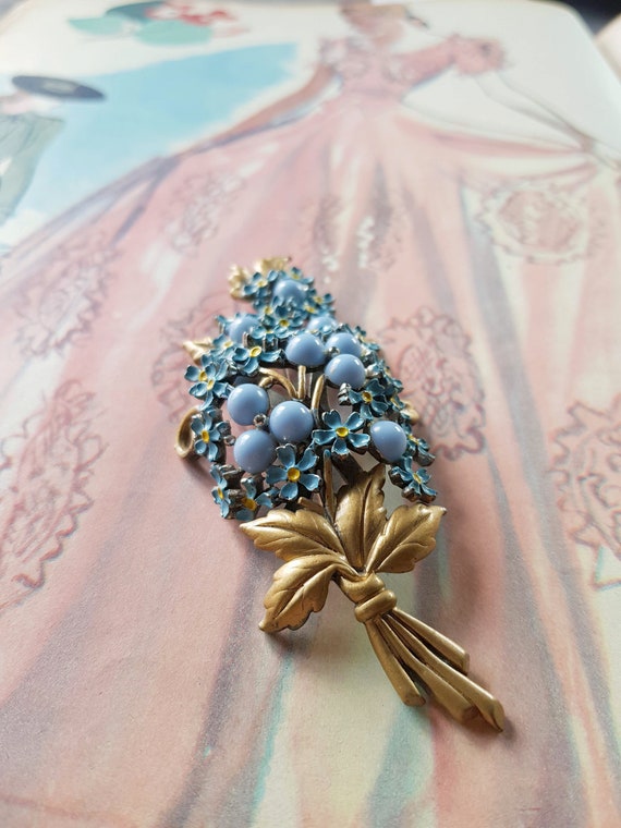 Flowers bouquet brooch light blue gold painting en