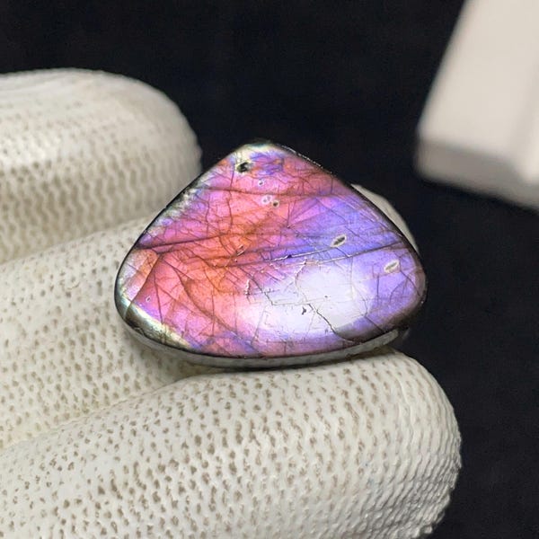 Topkwaliteit paarsroze spectrolietedelsteen, peercabochon, perfect voor het maken van sieraden, 22 x 17 x 4 mm, 11 CTS, #C-00988