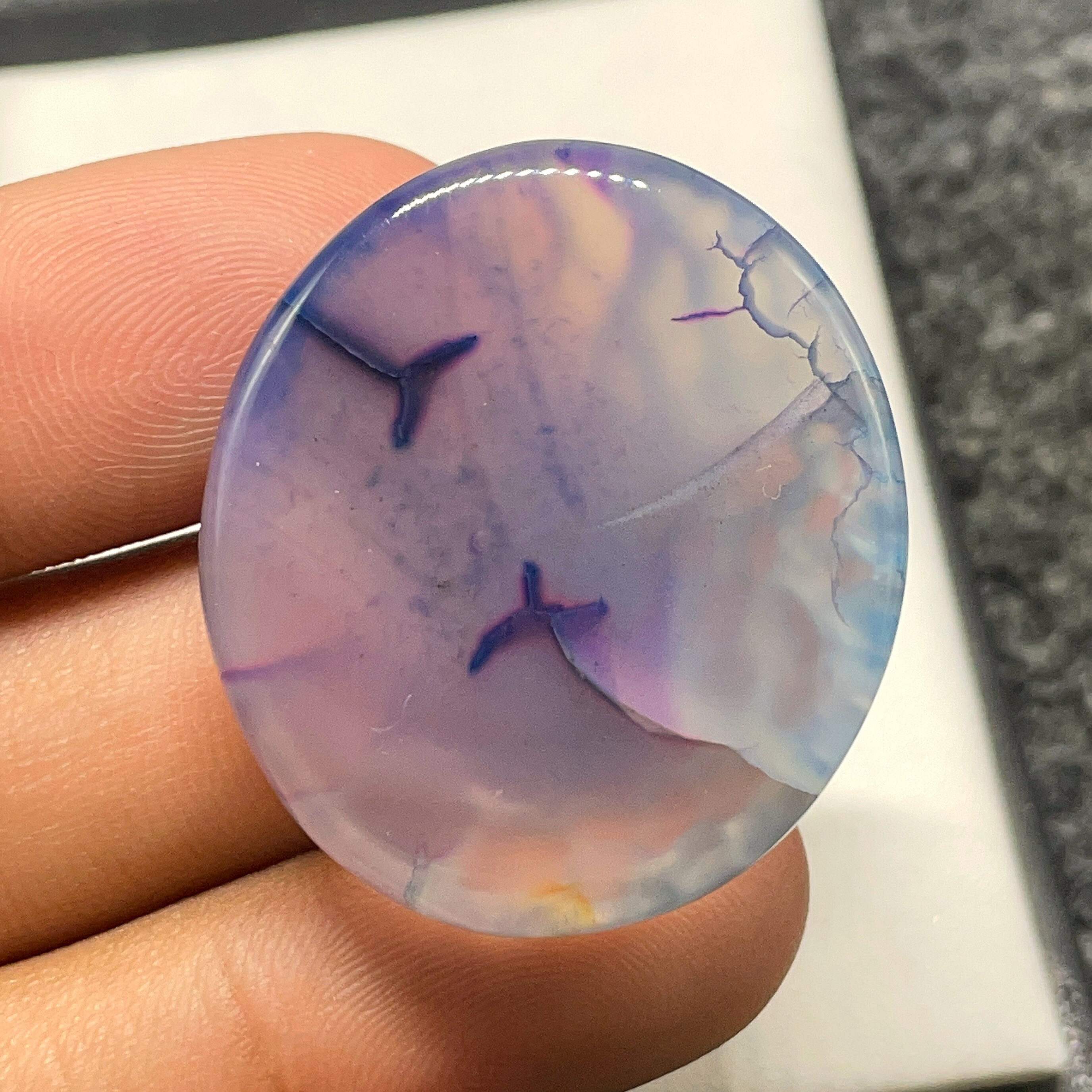 Vein Agate , Oval Cabochon, 35x31x8 MM, 75 CTS, Beautiful