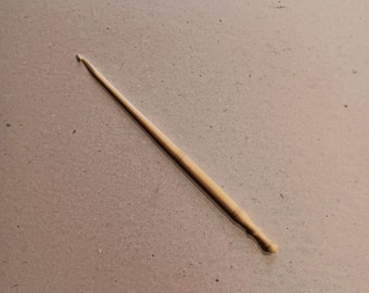 Crochet ancien en os, fabricant inconnu, extra long 6-3/8 po, fabricant inconnu, proche de la taille