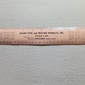 1957-58 Allied Steel and Tractor Produkte, Inc. Werbelineal aus Metall mit Kalender