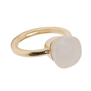 Ring with white hydro quartz