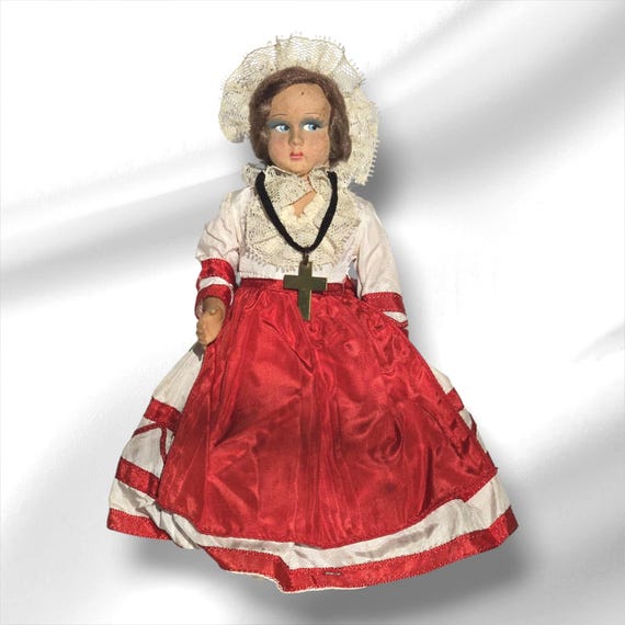 red dress and white bonnet Handmaid's Tale' Season 3: New Characters & Spoilers