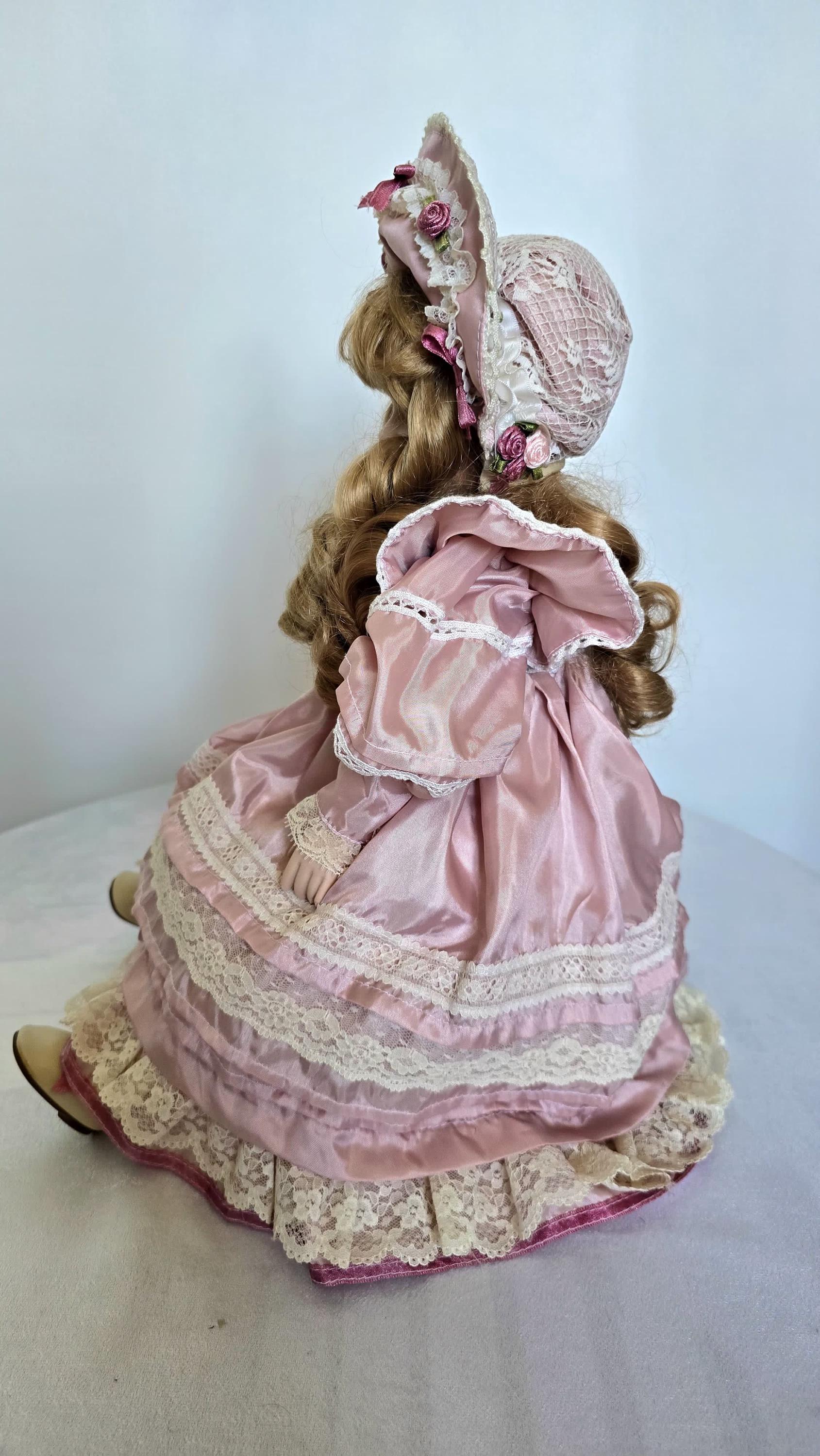 Poupée porcelaine collection mundia [ OFFRES Novembre ] | Clasf