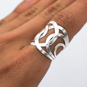 Sterling Silver Interlocked Circles Ring, Open Circle Ring, Abstract Unusual Ring, Lightweight Geometric Ring