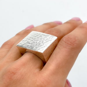 Sterling Silber Würfel Ring: Gehämmerter Leichter Geometrischer Schmuck