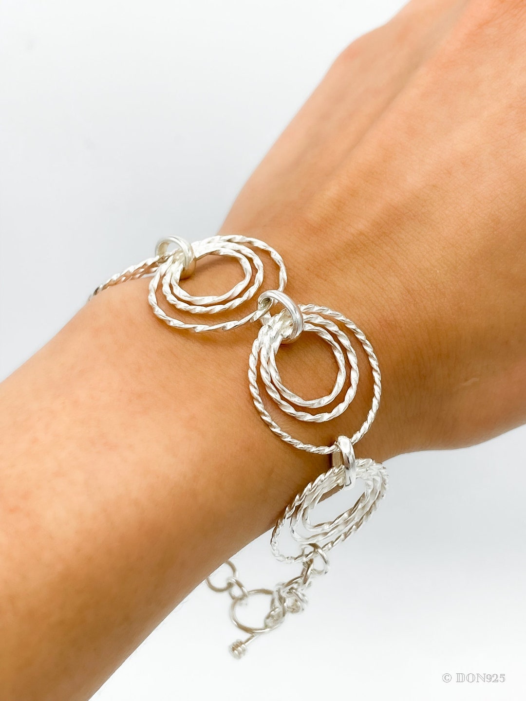 Twisted Circle Link Bracelet