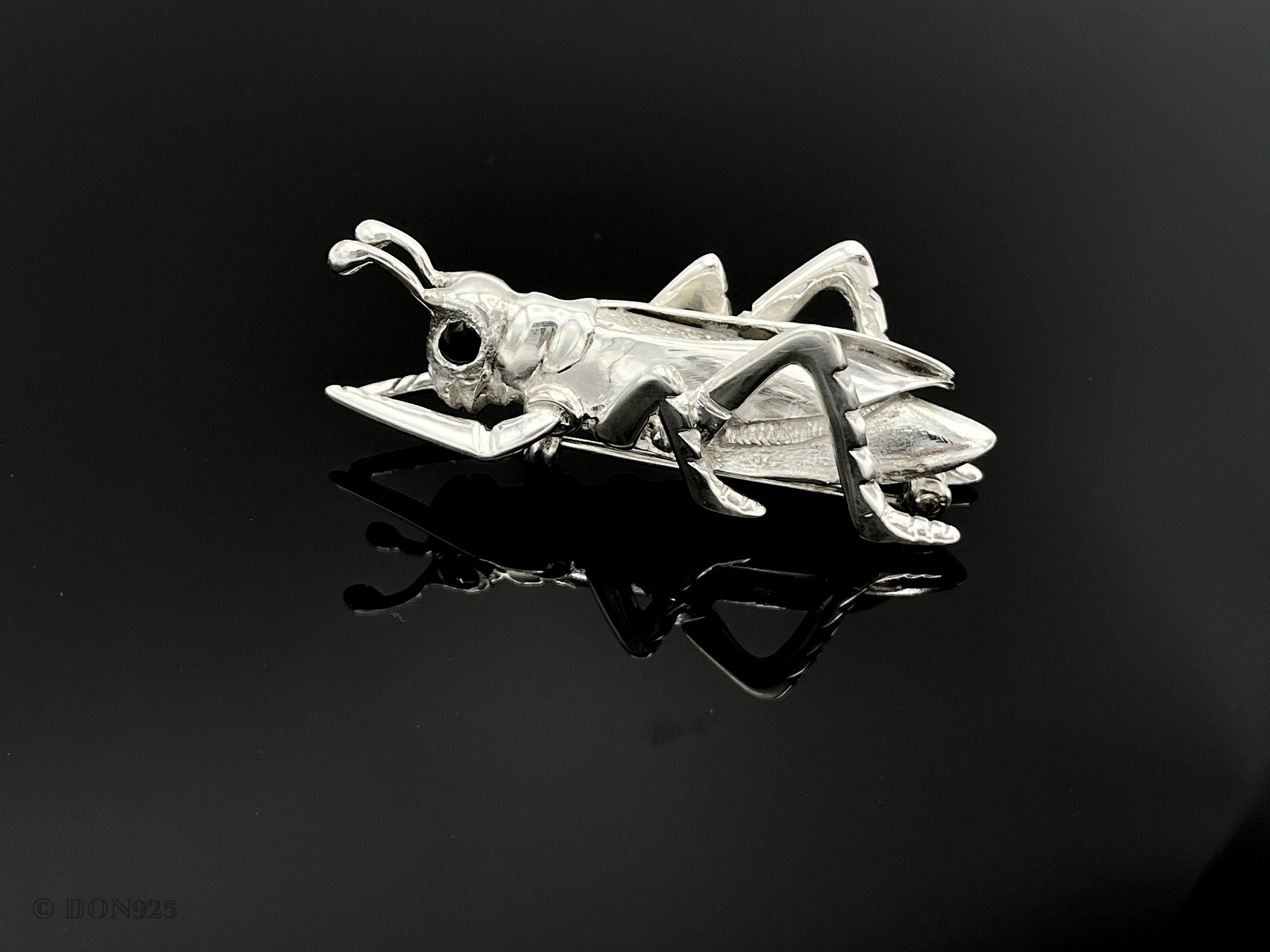 Grasshopper brooch deals
