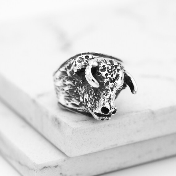 スターリングシルバーの雄牛の指輪：バイキング牡牛座の男性向け