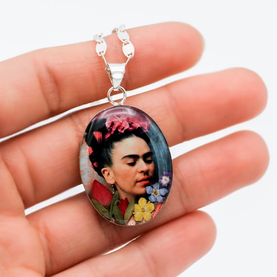 Frida Kahlo, Ciondolo in argento sterling, Gioielli di fiori veri, Gioielli  floreali in resina, Pianta botanica, Ciondolo di fiori pressati, Gioielli  messicani - Etsy Italia