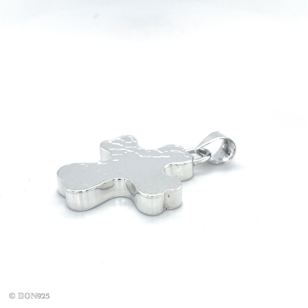 チャンキーなスターリングシルバーのクロスペンダント：存在感のある