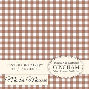 Peut inclure: Un motif de vichy brun et blanc sans couture, 12 pouces par 12 pouces, 3600 pixels par 3600 pixels, 300 DPI. Le texte "Mocha Mousse" et "seamless pattern GINGHAM VIA Nature Patterns" est inclus dans l'image.