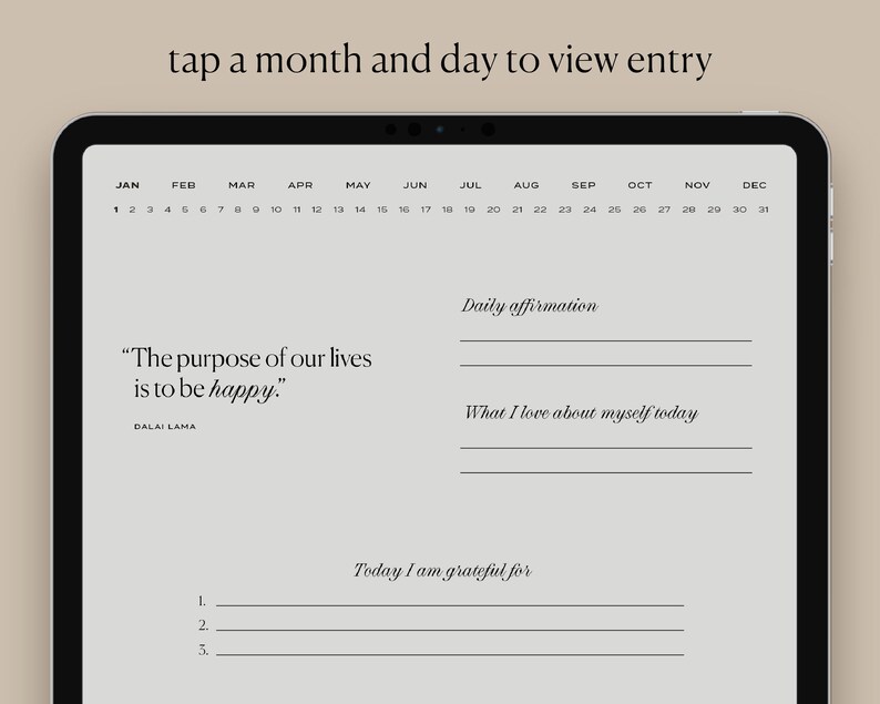 Pu&ograve; includere: Un'app di calendario digitale sullo schermo di un tablet con una citazione del Dalai Lama: "Lo scopo della nostra vita &egrave; essere felici."