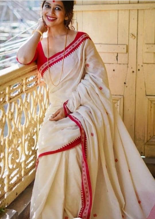 red and white handloom saree