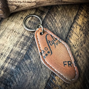 Guante de béisbol de cuero Motel Key Fob, llavero